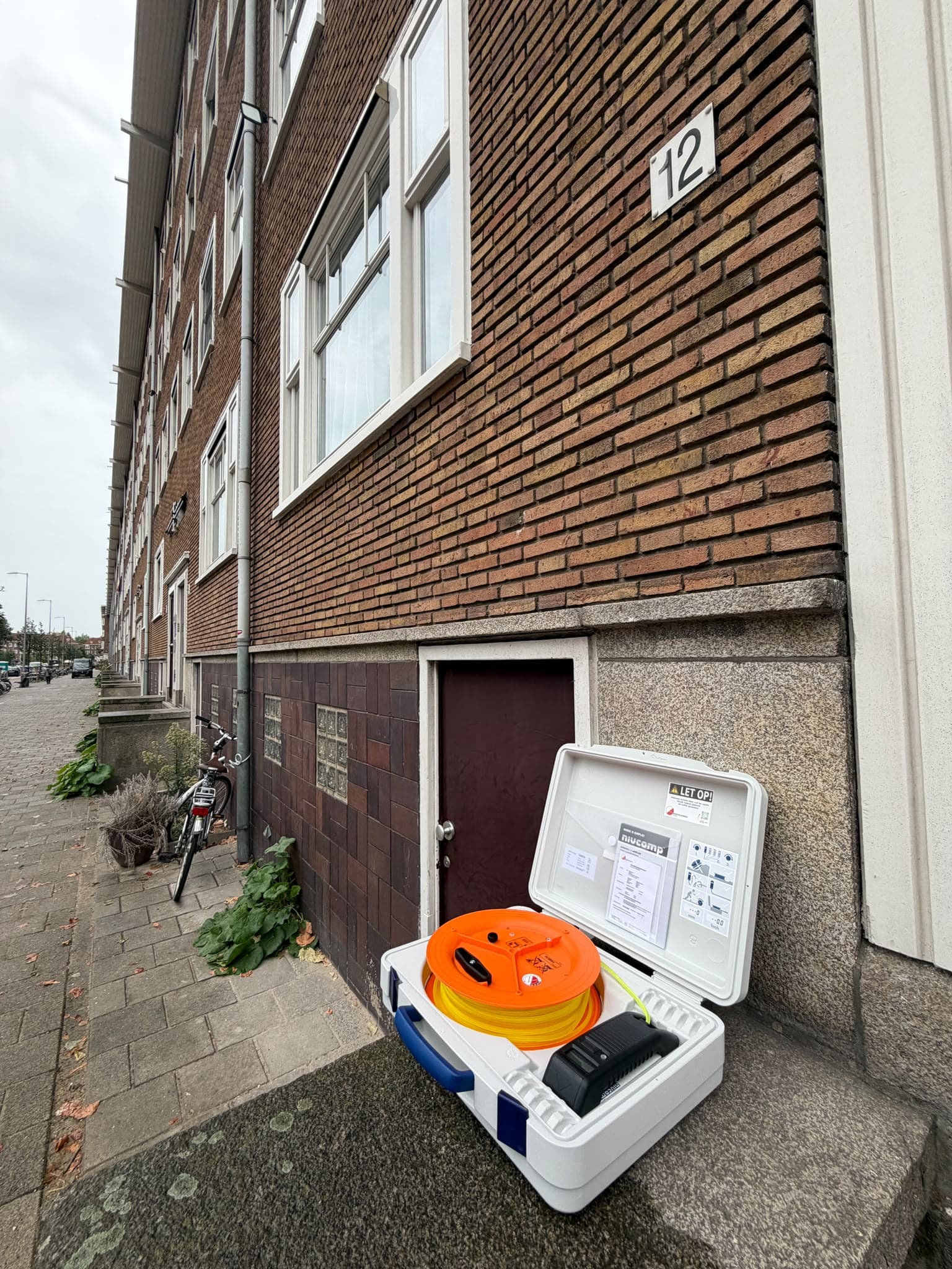 Meetapparatuur voor het funderingsrisico-onderzoek in de koffer